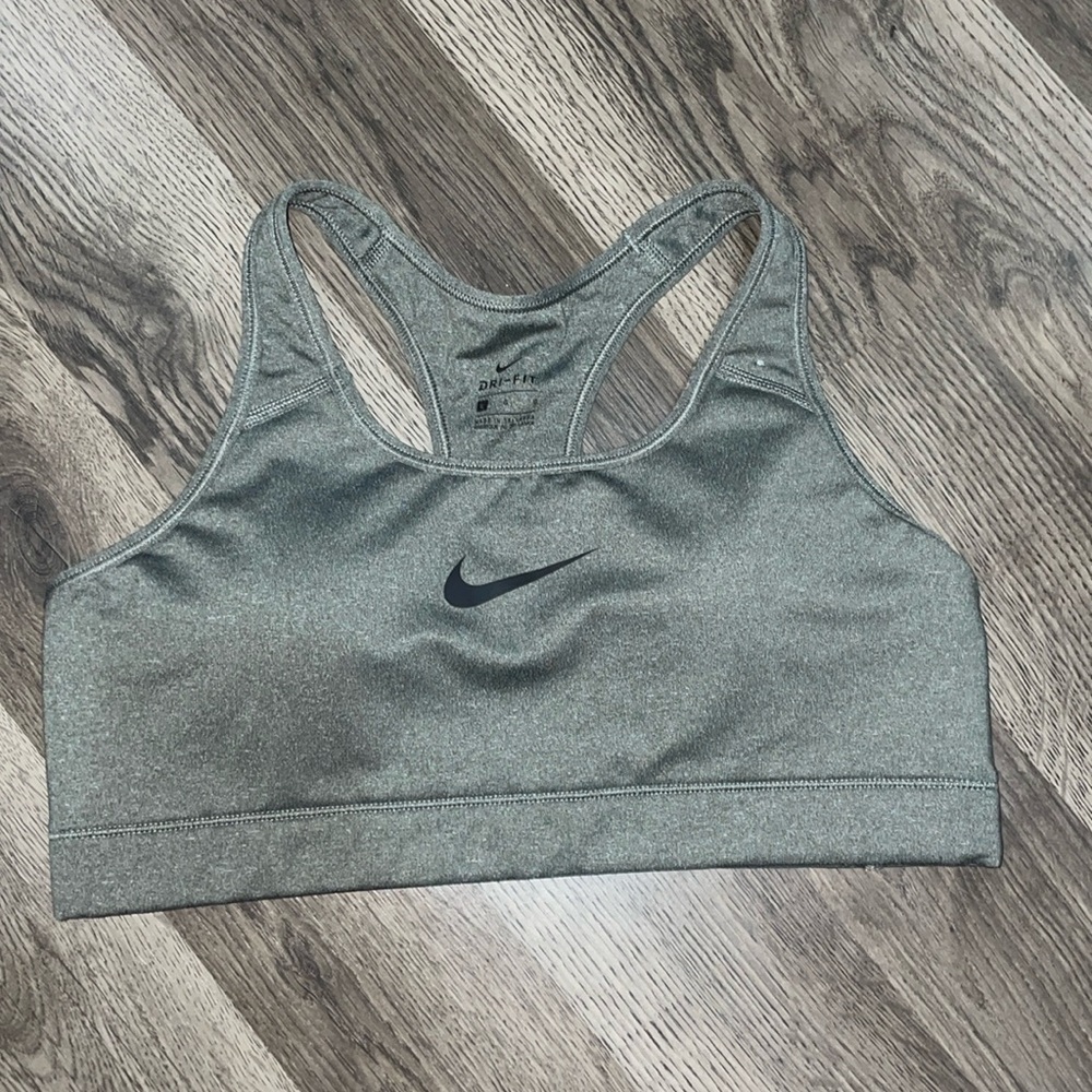 Nike women’s sports bra! Good condition